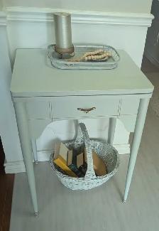 Upcycled sewing table in soft green colour - Photo 5