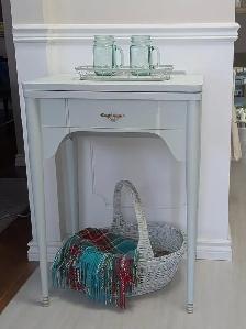 Upcycled sewing table in soft green colour - Photo 6