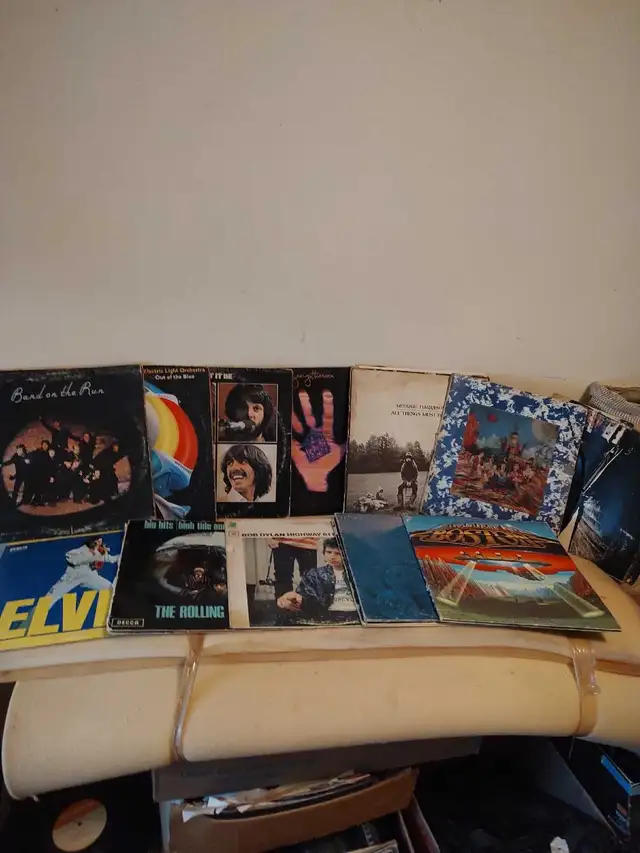 150  Vinyl .Old/newer Rock Bands/Singers/Folk/C.&W.estern