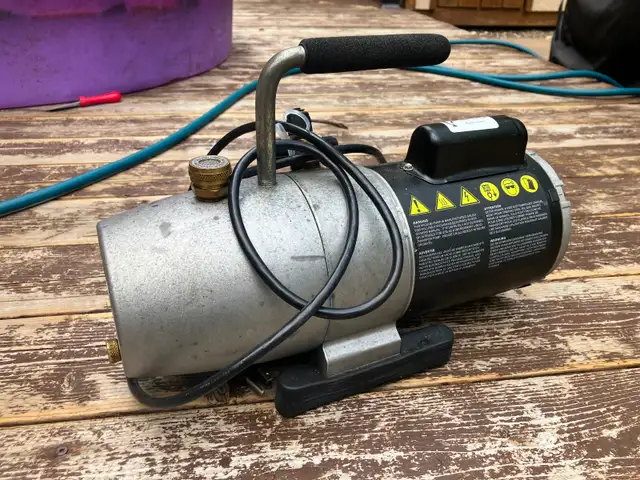 Yellow Jacket 7 cfm Vacuum Pump