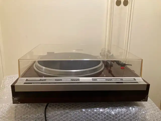 Pioneer PL-707 automatic direct drive quartz lock turntable