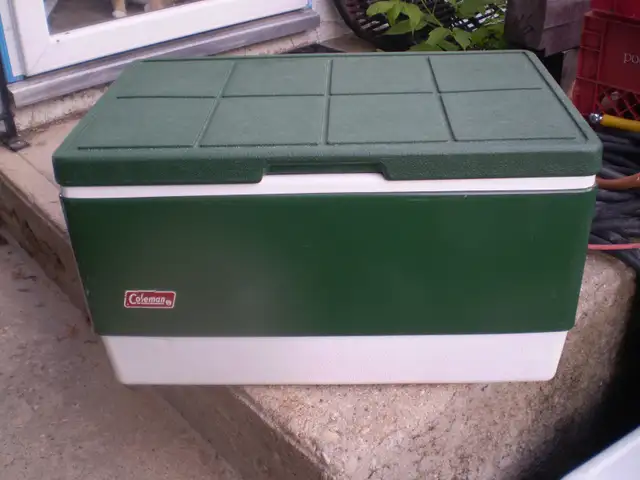 COLEMAN 38 QUART VINTAGE COOLER-GREEN STEEL SIDES- $40