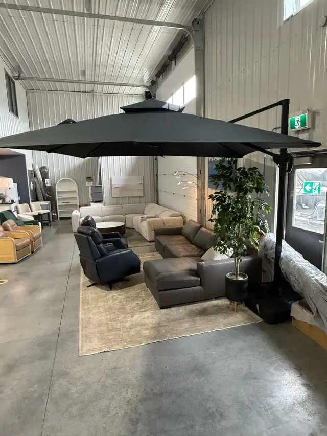 10’ cantilever umbrella new in box