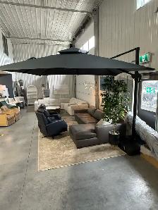 10’ cantilever umbrella new in box