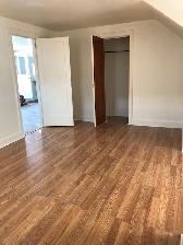 2 Bed apartment with large yard, private patio,laundry & parking - Photo 2