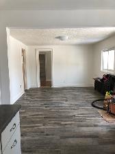 2 Bed apartment with large yard, private patio,laundry & parking - Photo 4