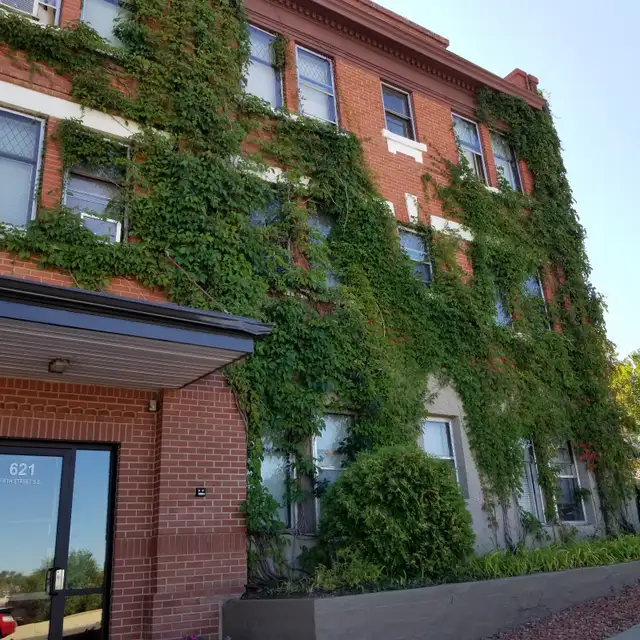 QUAINT & QUIET BUILDING - ONE BEDROOM