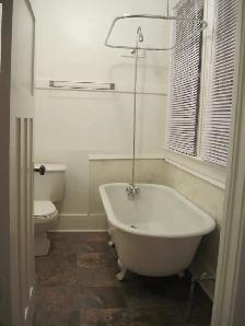 QUAINT & QUIET BUILDING - ONE BEDROOM - Photo 2