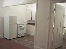 QUAINT & QUIET BUILDING - ONE BEDROOM - Photo 3