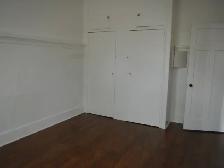 QUAINT & QUIET BUILDING - ONE BEDROOM - Photo 6