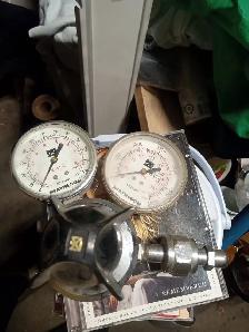 Victor Acetylene torch and 2 set of regulators - Photo 3