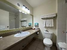 Affordable Weekly & Monthly Hotel Rooms – Clean & Comfortable - Photo 2