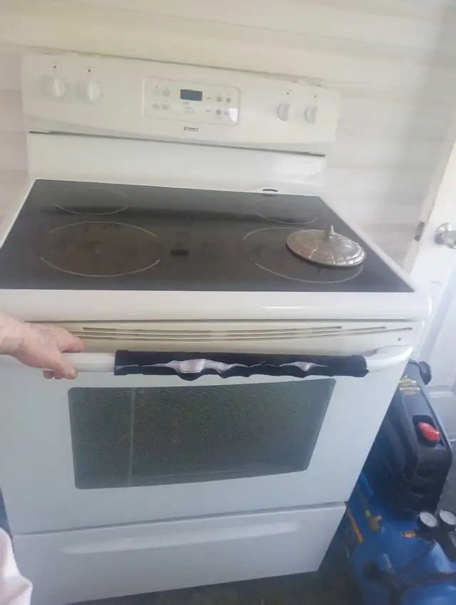 enorme vente de garage a ne pas manquer