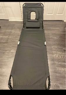 Chaise longue de bronzage avec ouverture faciale