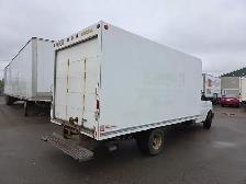 2012 Chevrolet Express cube van - Photo 2