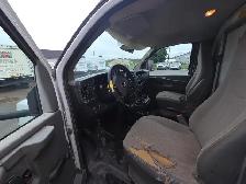 2012 Chevrolet Express cube van - Photo 3