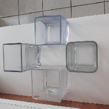 4 DIFFÉRENTS BEAUX VASES NEUFS EN VERRE ÉPAIS: $5.00 CHACUN - Photo 2