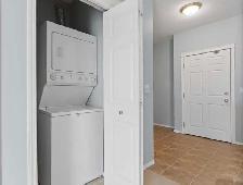 NEWLY PAINTED APARTMENT! - Photo 4