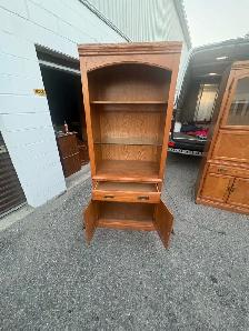 Free delivery used Oak Bookcase with Cabinet - Photo 6