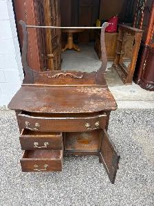 Free delivery Antique Vanity Dresser - Photo 2