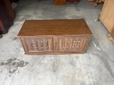 Free delivery used Vintage Cedar Lined Storage Chest - Photo 3