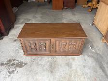 Free delivery used Vintage Cedar Lined Storage Chest - Photo 4