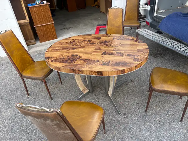Free delivery used Vintage Dining Table and Chairs Set