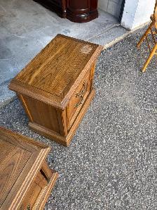 Free delivery used Victoriaville Oak Nightstands (Pair) - Photo 3