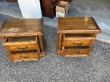 Free delivery used Victoriaville Oak Nightstands (Pair) - Photo 5