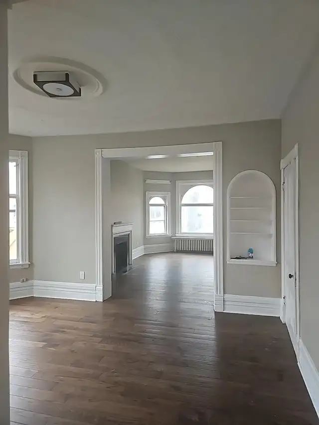 Large, Bright Main Floor 2 BR Apt. in a large Victorian home