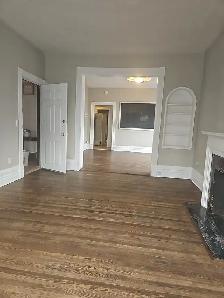 Large, Bright Main Floor 2 BR Apt. in a large Victorian home - Photo 5