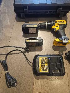 DEWALT Cordless Drill and Impact Driver Combo Kit - Photo 2