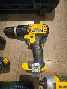 DEWALT Cordless Drill and Impact Driver Combo Kit - Photo 4