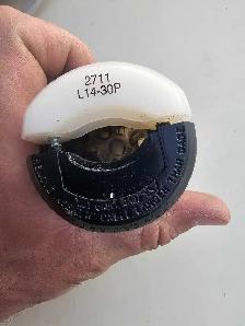 Leviton Lever Edge Locking Plug 30 Amp 125/250 Volt, 3-Pole 4-Wi - Photo 5