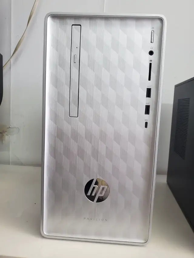 HP Pavilion 590,AMD Ryzen 5,8GB,250GB SSD,Win 11, Wifi,Bluetooth