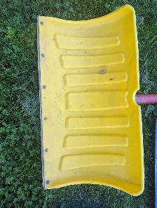 3 Snow shovels - Photo 2