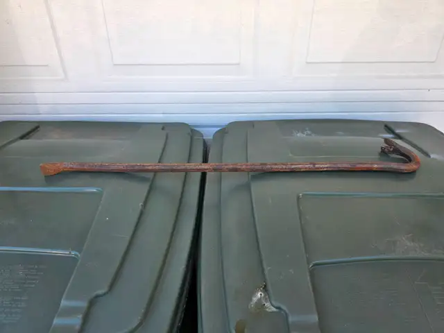 For sale a 32 1/2' Steel Pry Bar.