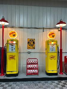 Oil & Gas Collectibles - GM, Texaco, Red Head Gas Pumps & Signs - Photo 2