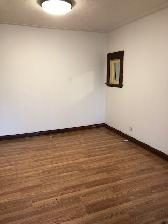 1 bedroom on main level, large backyard, parking and laundry - Photo 8