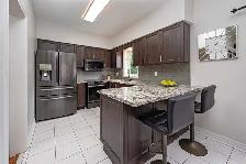 Live in Popular Gorham-College Manor - 3 Bed Home - Newmarket - Photo 3