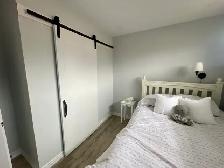 Newly Renovated 2 bedroom   den main floor of duplex - Photo 5