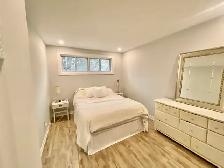 Newly Renovated 2 bedroom   den main floor of duplex - Photo 6