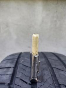 1 pneu été 225-55R17 Michelin X-Tour, comme neuf. Usure 9/32 - Photo 6