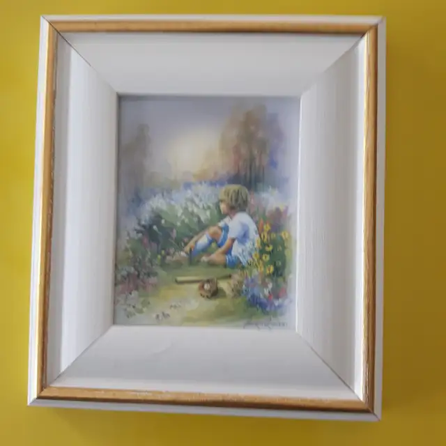 2 CADRES NEUFS SIGNÉS, BLANC GOLD, GARCON FILLE: $20.00 CHACUN