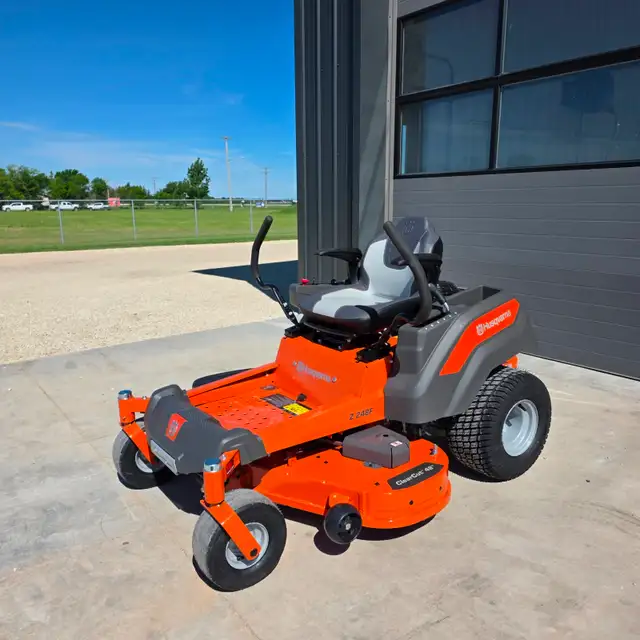 NEW Husqvarna Z248F Zero-turn mower 48' deck