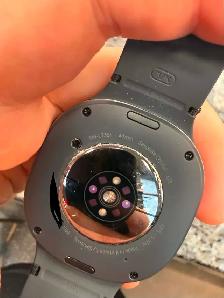 Samsung Galaxy Watch 8 w/charger - Photo 2