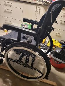 Wheelchair - Photo 2