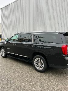 2023 Yukon XL SLT - Photo 3