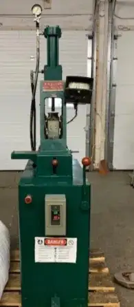 Frohring Mini-Jector manual injection moulding machine
