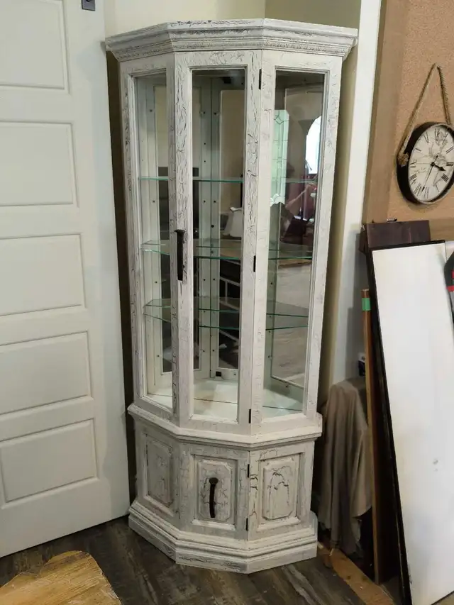 Curio display cabinet 240$